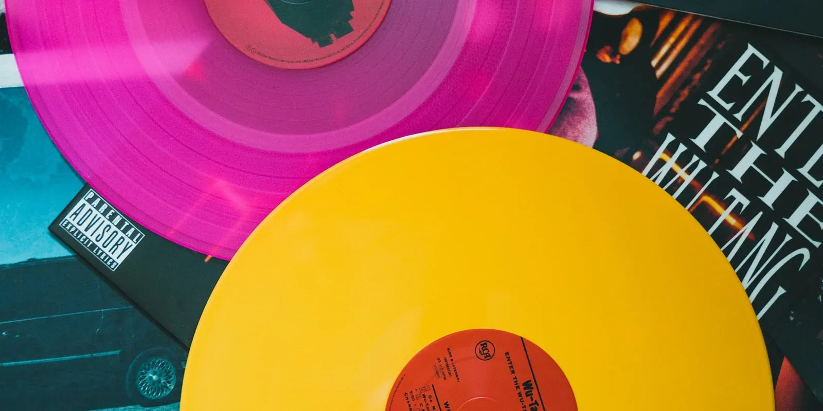 Schallplatte im Gegenlicht – Musik und Licht